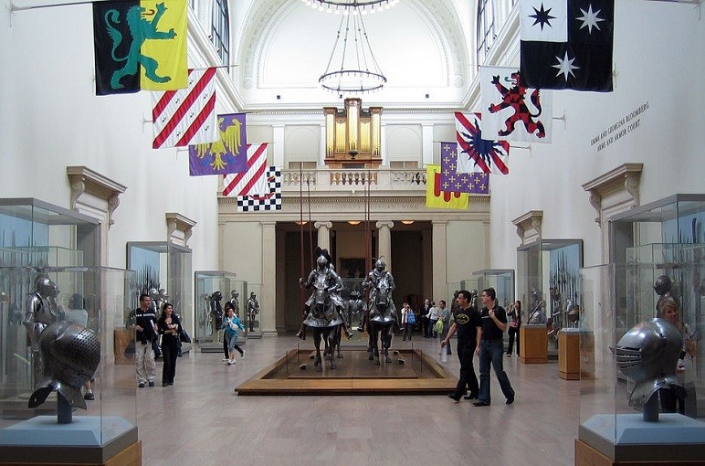 Sala de armaduras del Museo Metropolitano de Arte NYC
