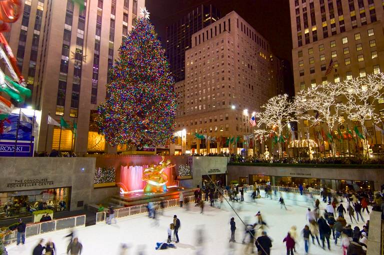 Navidad en Nueva York patinaje junto al árbol navideño